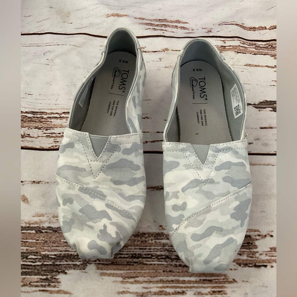 TOMS ALPARGATA GLACIER CAMO PRINT SLIP ON SHOES‎